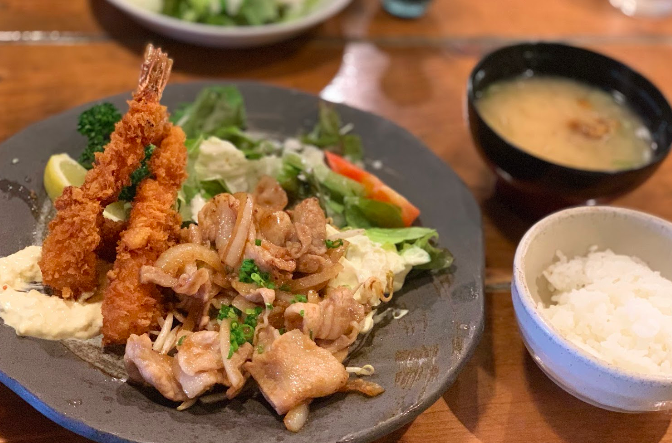 サックリ揚ったエビフライと豚の生姜焼きランチ